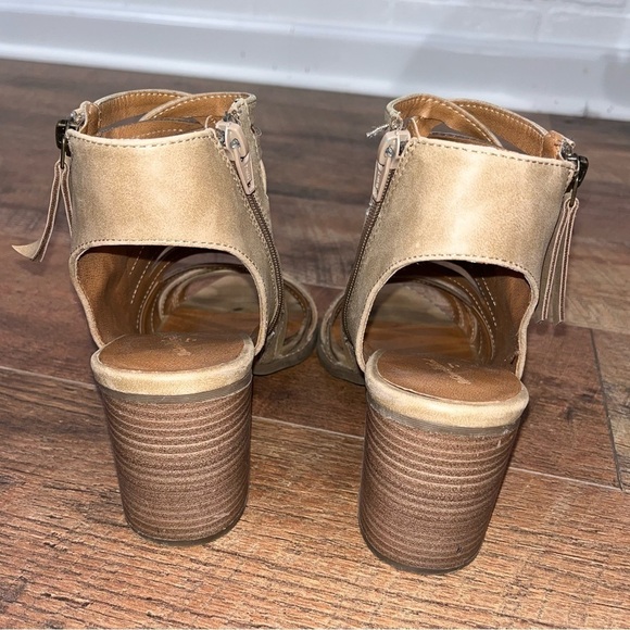 Universal Thread Side Zip Strappy Chunky Heels - Picture 9 of 10